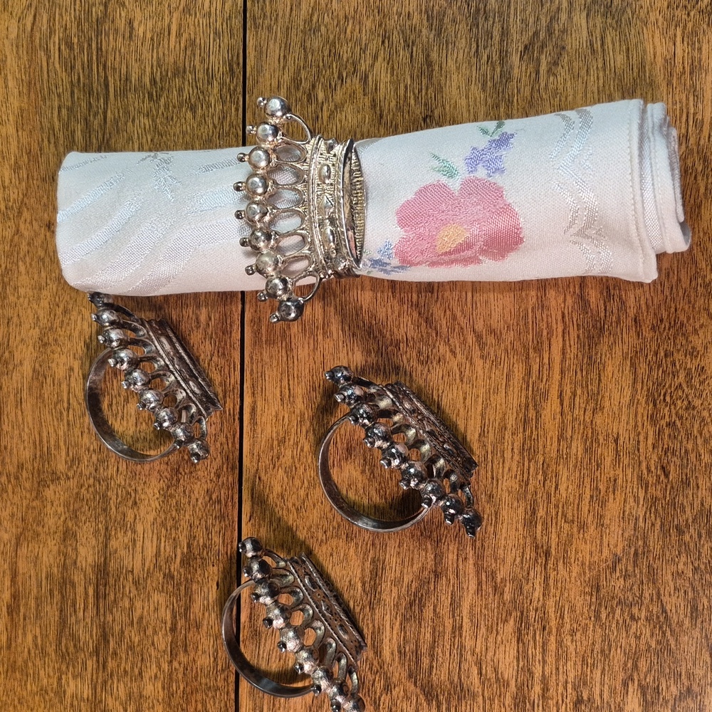 NAPKIN RINGS Crown Shaped Motif, Silver Tone, Set of 4